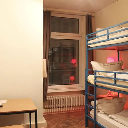 Buch-Ein-Bett Hostel-2